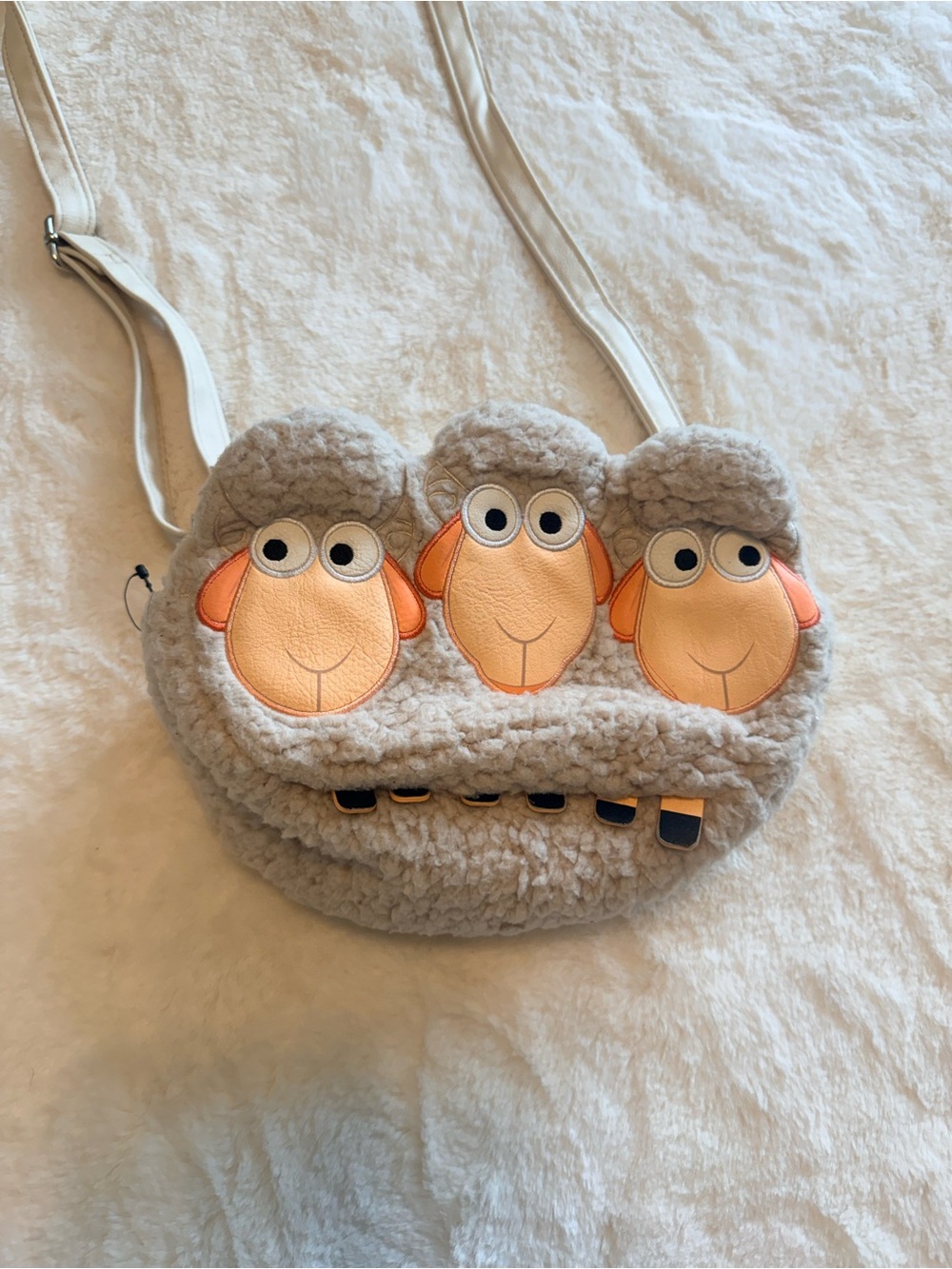 Disney Bo Peeps Billy Goat Gruff lounge fly crossbody from Toys Story 4 - Picture 4 of 12